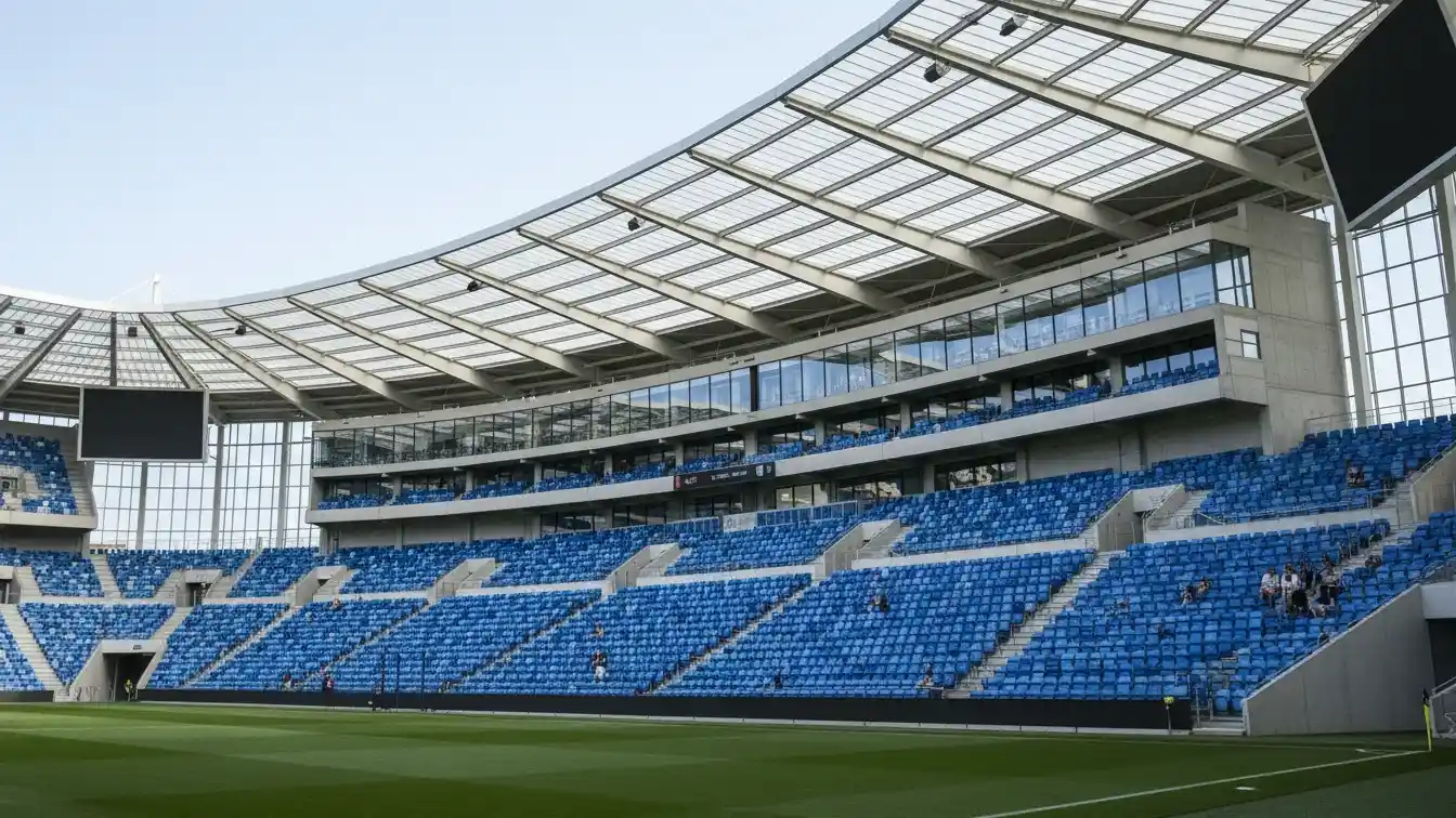 Vesttribunen på Sydbank Park med siddepladser og skybokse